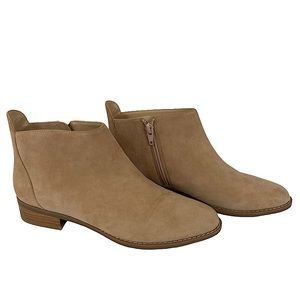 ABUSA NWOT Suede Ankle Boots